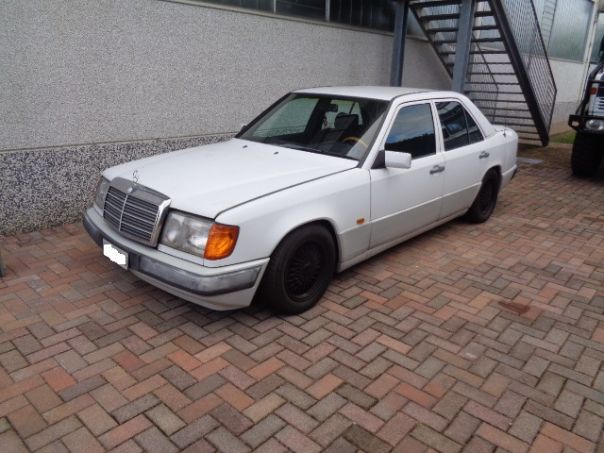 Mercedes 200 E